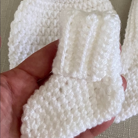 NICU Premature Baby Hat and Bootie Set - Picture 8 of 11